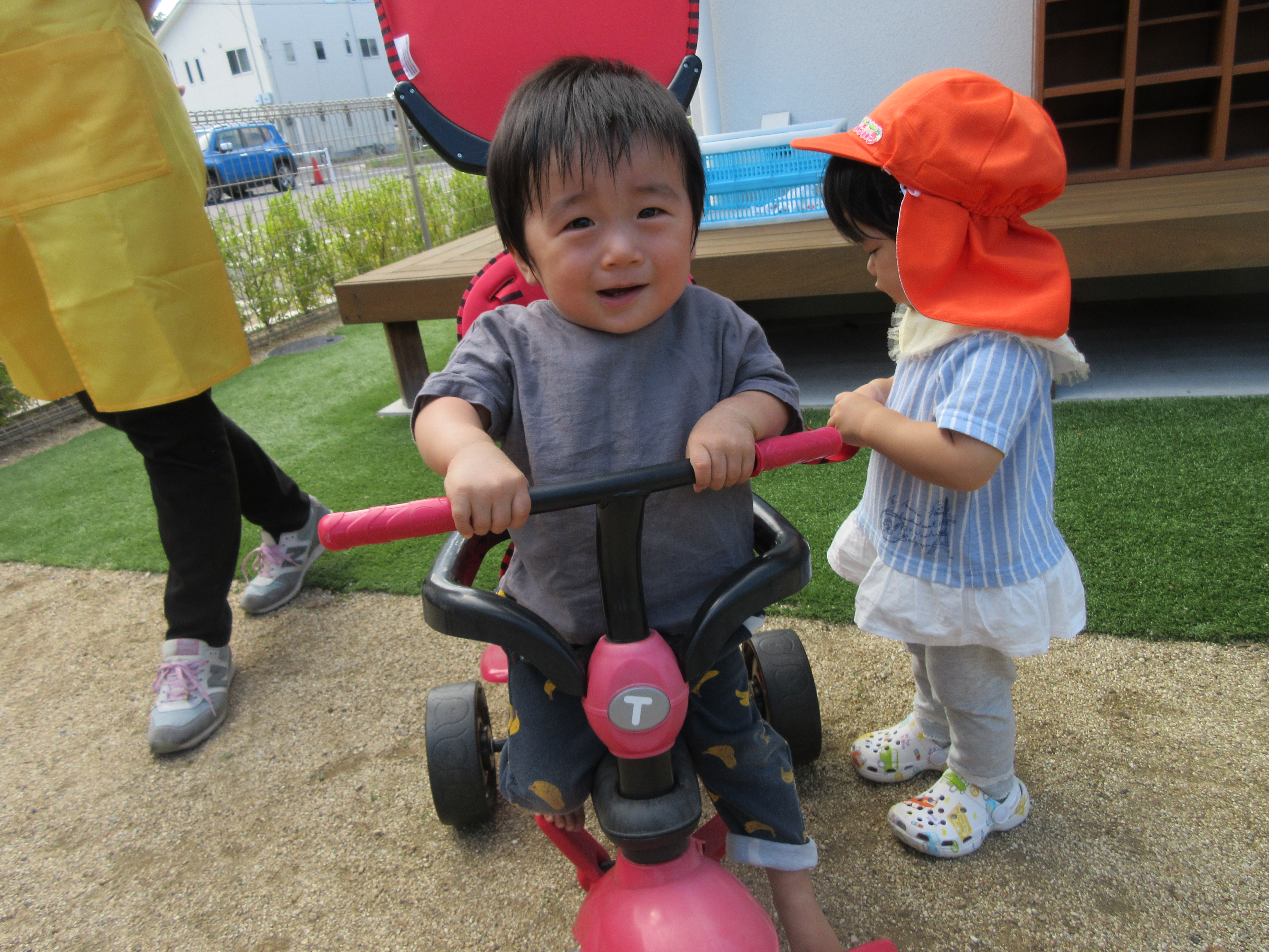 はじめて三輪車に乗ったよ♪