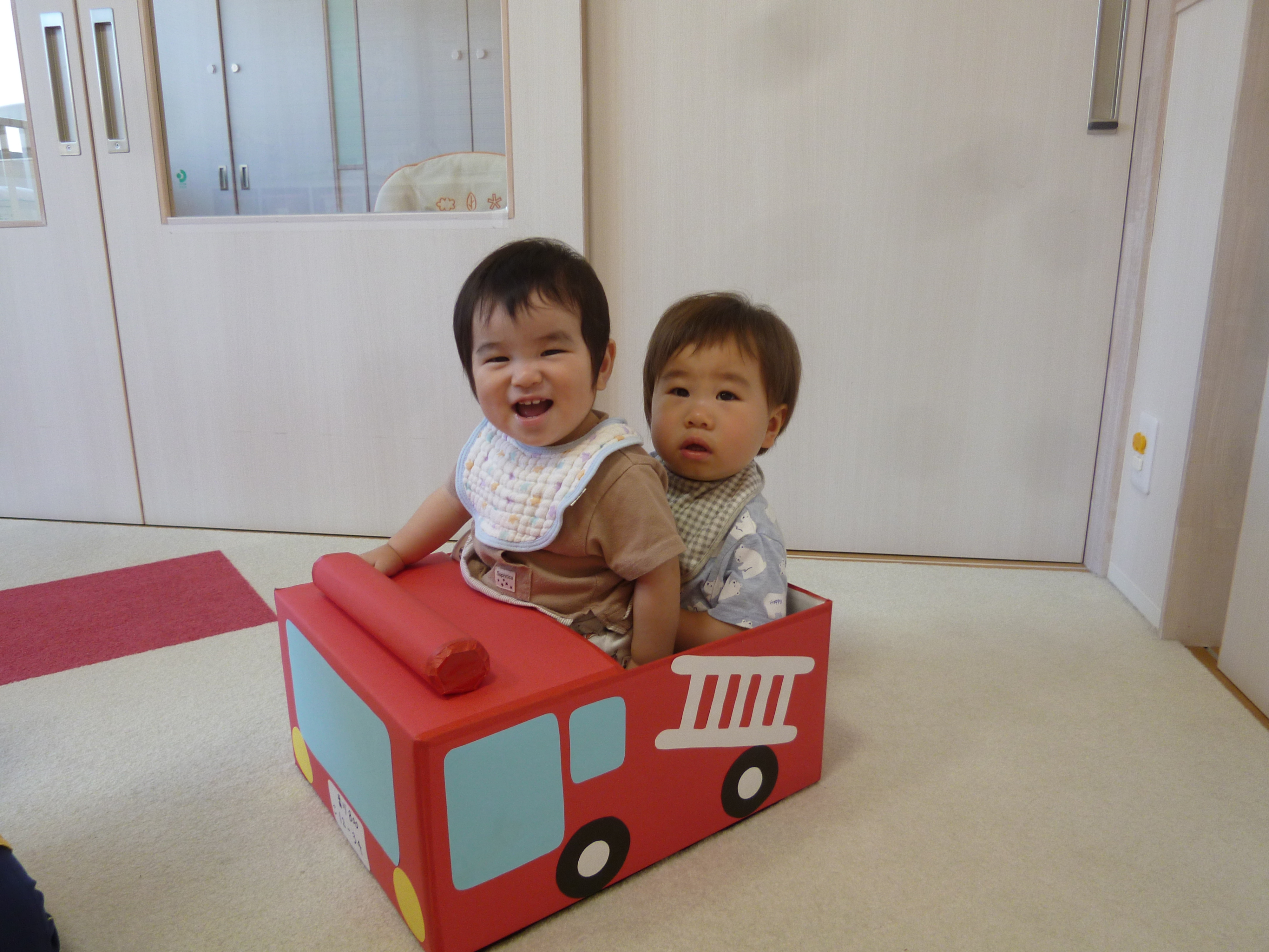 ぼくの　わたしの消防車(^^♪